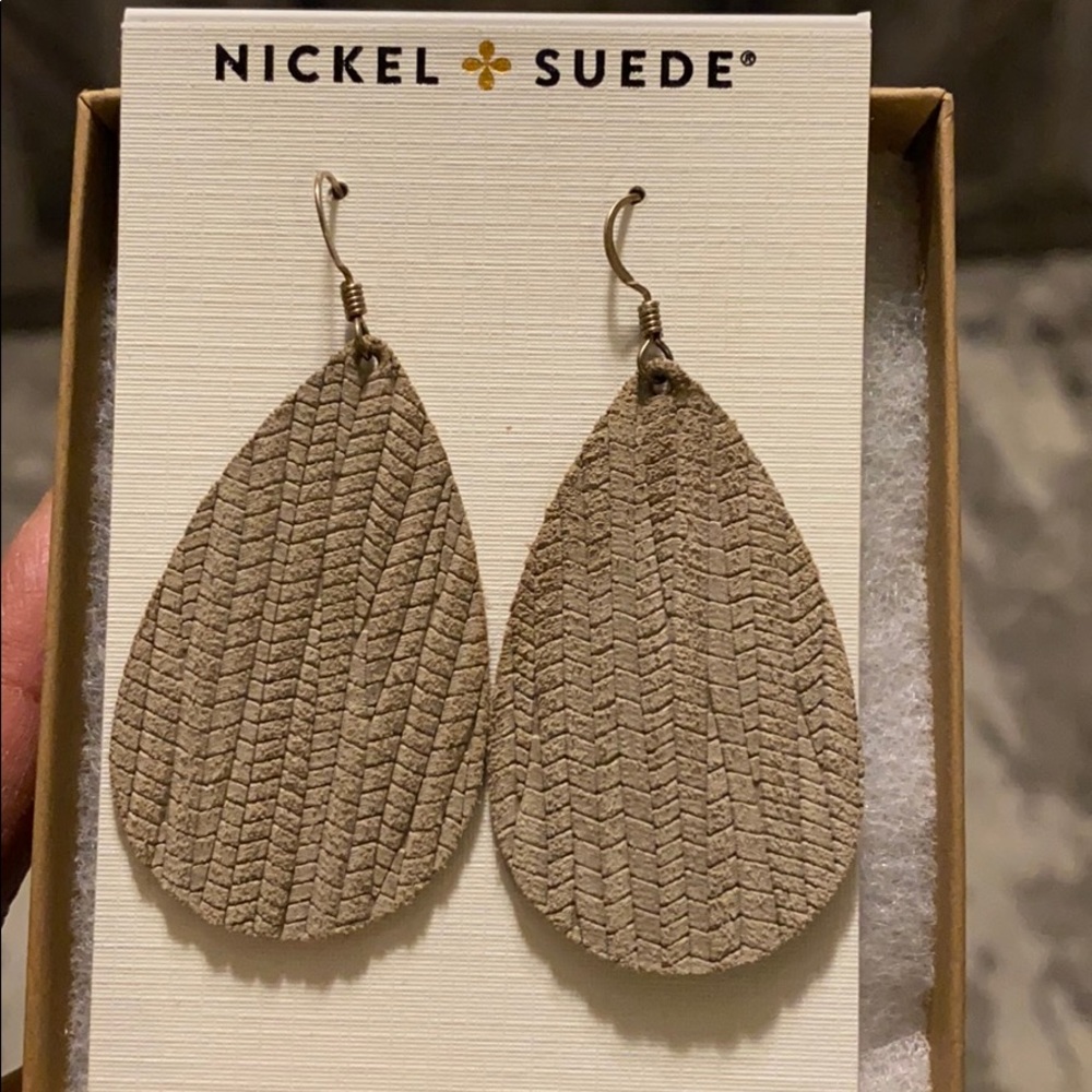 Nickel & Suede Size Small Ash Grove